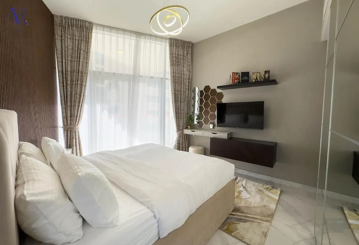 Luxurious 2-Bedroom Haven Dubai 0*,